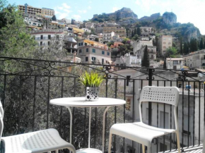Отель Taormina castle view  Таормина